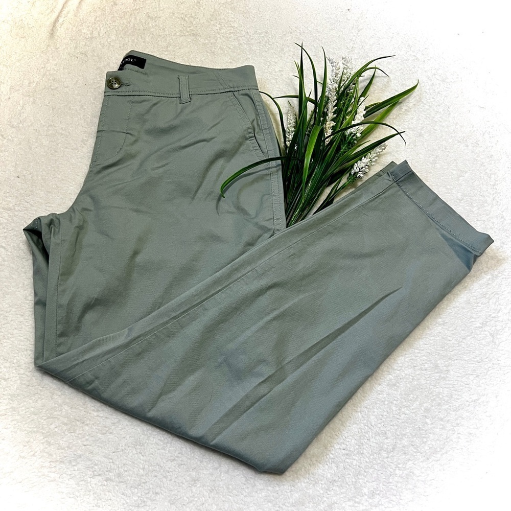 Liverpool Lightweight Tapered Slim Fit Pants - 6/28 (measures appx 31")